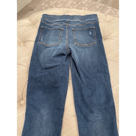 SPANX Distressed Ankle Skinny Jeans Medium Wash—Like New - Picture 7 of 9